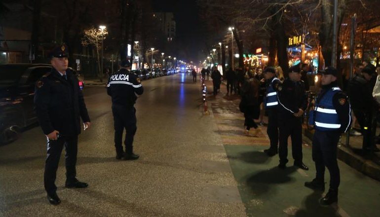 VITI I RI NË TIRANË/ 20 vjeçari plagoset me plumb qorr në këmbë, ishte në oborrin e shtëpisë! 16 të lënduar nga fishekzjarret