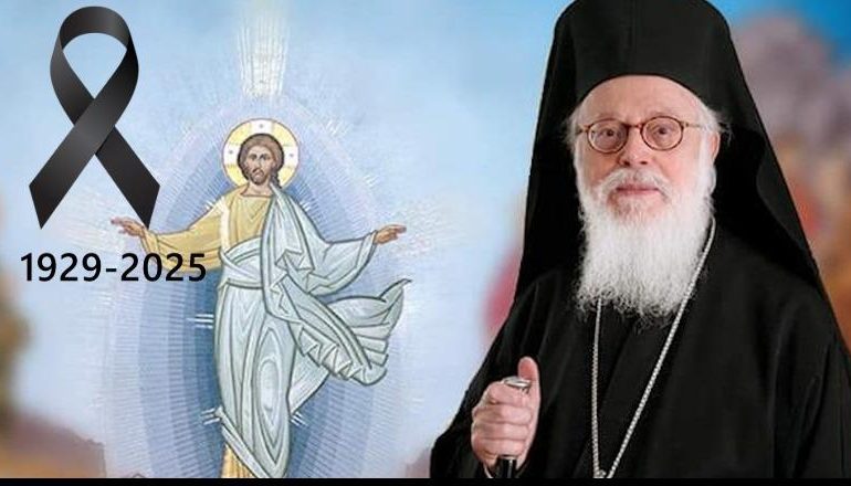 E TRISHTË/ Ndahet nga jeta kryepeshkopi i Shqipërisë, Anastas Janullatos