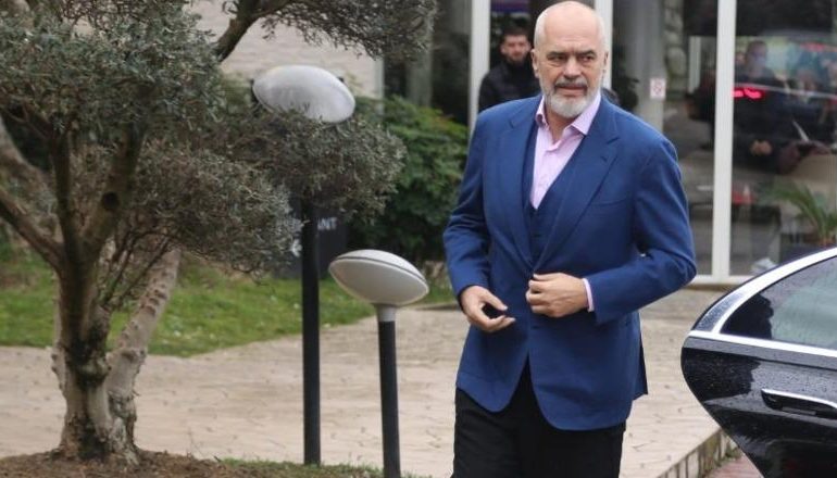 ZGJEDHJET E 11 MAJIT/ Rama mbledh kryesinë e PS-së dhe drejtuesit politikë të qarqeve