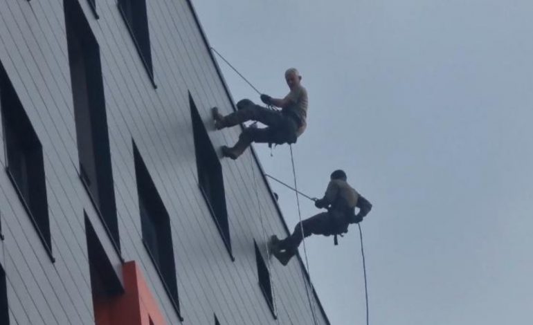 NGJARJA NË ASTIR/ Policia njoftim zyrtar: U gjetën 2 pistoleta, vajza ndodhet…
