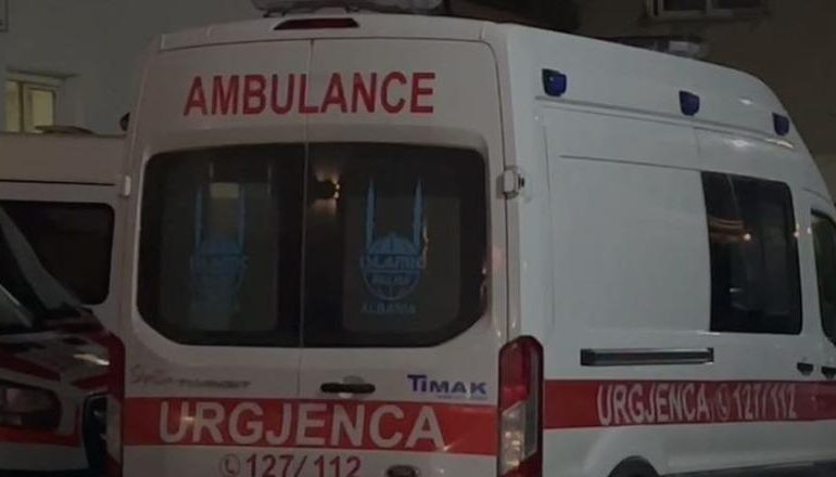 E RËNDË NË TIRANË/ 52-vjeçari humb kontrollin e makinës, godet 2 qytetarë! Përplaset edhe me…