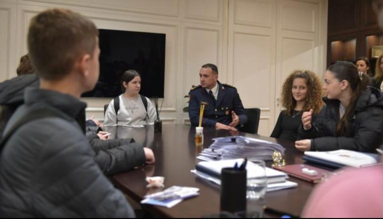 SIGURIA NË SHKOLLA, RRUGORE DHE KIBERNETIKE/ Proda pret nxënësit në Policinë e Shtetit: Mundësi e artë për maturantët te Akademia e Sigurisë