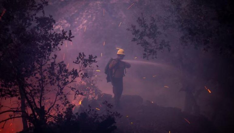 ZJARRET NË LOS ANGELES/ 11 viktima e 180 mijë të evakuuar! Miliarda dëme, grabitës të maskuar si zjarrfikës