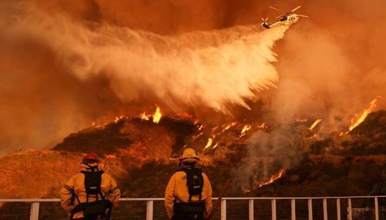 LOS ANGELES/ Beteja me zjarret, konspiracionet dhe lajmet false