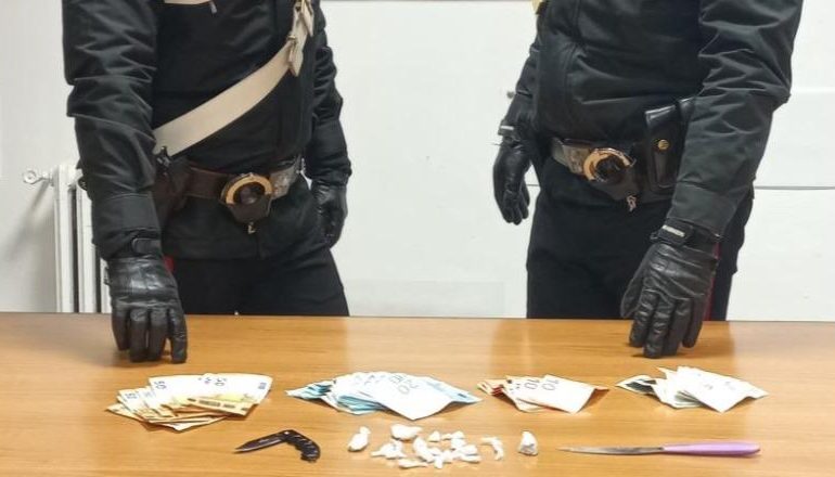 E PËSOJNË KEQ/ Po shisnin kokainë në festën tradicionale të zonës, arrestohen 2 adoleshentët shqiptarë në Itali