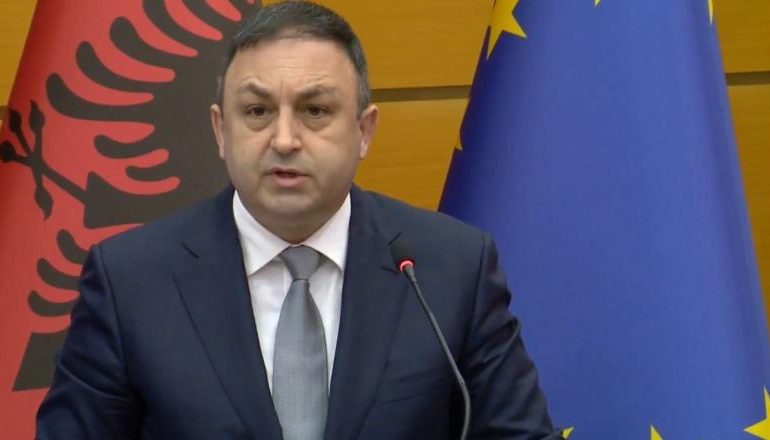 ANKETA/ Ministri Hoxha: 65% e shqiptarëve vlerësojnë Policinë, 82% ndihen më të sigurt