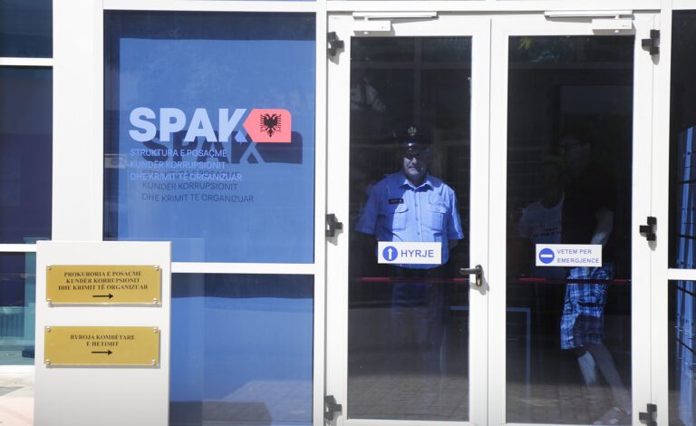 “SPAK, INSTITUCIONI MË I BESUESHËM”/ Instituti Ndërkombëtar Republikan anketë në Shqipëri: Priten më shumë ndëshkime ndaj politikanëve