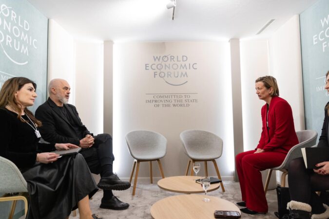 ÇFARË DO NDODHË ME TIKTOK? Rama takim me përfaqësuesen e platformës në Davos: Jemi të detyruar të mbyllim aksesin nëse…