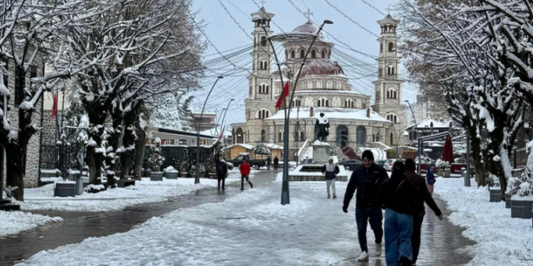 MOTI I KEQ/ Fshatra pa energji dhe temperatura -7 gradë, ja si paraqitet situata në qarkun e Korçës