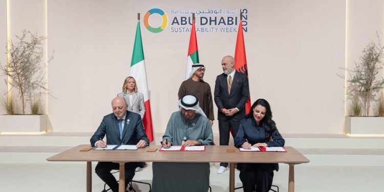 SAMITI NË ABU DHABI/ Nënshkruhet marrëveshja trepalëshe për lidhjen nënujore energjetike mes Shqipërisë dhe Italisë