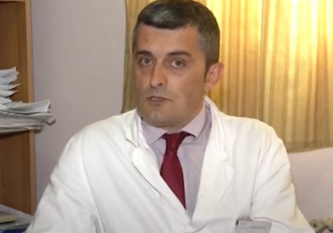 U PLAGOS RËNDË PASI U HODH NË LUMIN BUNA PËR TË NOTUAR/ Qeveria akordon 20 mln lekë për kurimin e kirurgut të QSUT