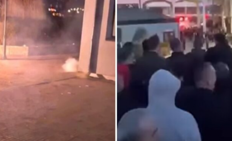 E RËNDË NË KOSOVË/ Kryeministri Albin Kurti sulmohet me mjete piroteknike, çfarë ndodhi gjatë takimit në Skënderaj