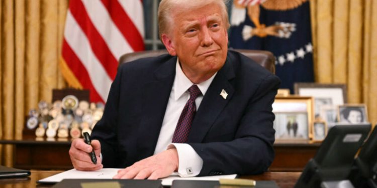 URDHRI I TRUMP/ DASH anulon të gjitha udhëtimet e refugjatëve drejt SHBA-ve