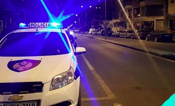 ATENTAT NË TIRANË/ 56-vjeçari qëllohet me armë teksa ndodhej brenda makinës së tij