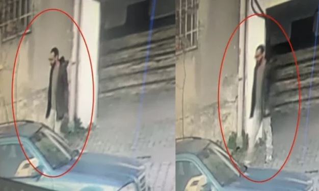 MASAKROI FQINJIN PËR SHKAK TË BORXHIT/ Dalin pamjet e autorit teksa del i qetë nga pallati në Durrës