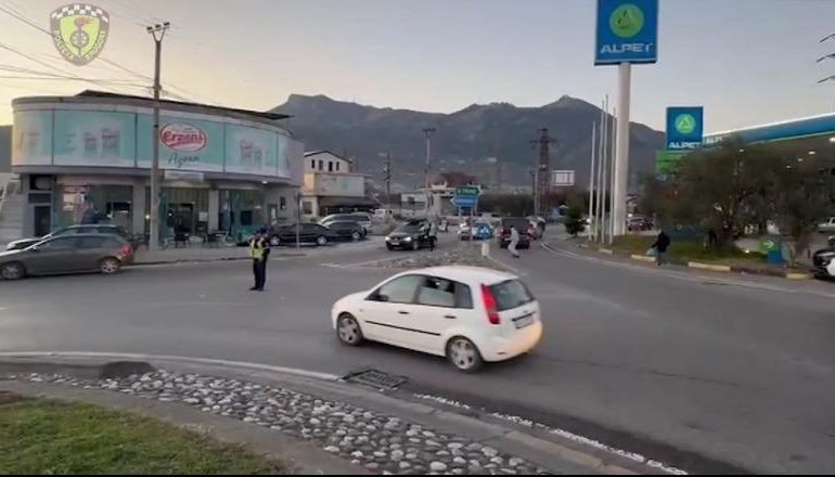 MENAXHIMI I TRAFIKUT/ Policia Rrugore e Elbasanit apel për drejtuesit e makinave: Mos kryeni parakalime të gabuara