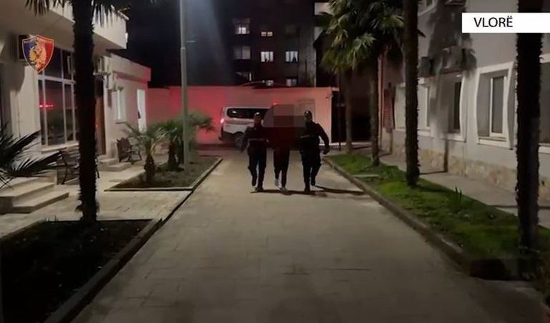 E PËSON KEQ/ Tentoi të vjedhë një makinë me karrotrecin e tij në fshatin Panaja, arrestohet 31- vjeçari