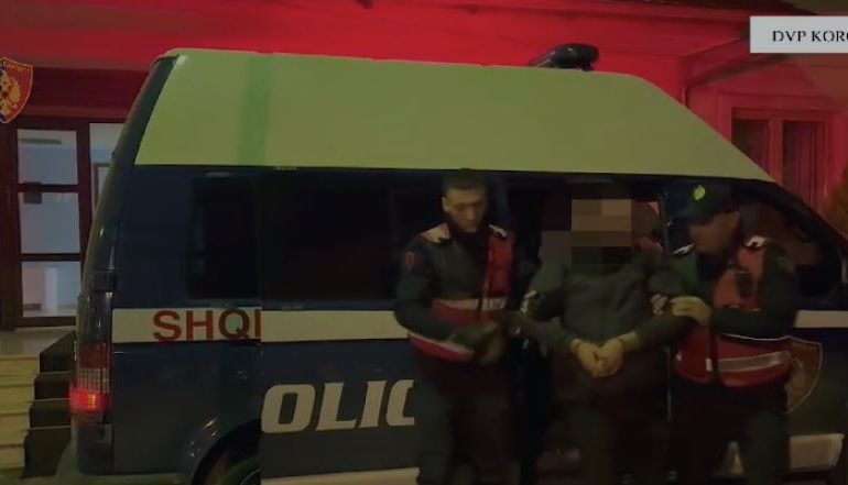 EMRI/ Qarkullonte me drogë në makinë, arrestohet 32-vjeçari në Korçë