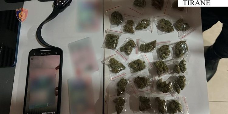 E PËSON KEQ/ Lëvizte me taksi për të shmangur kontrollet nga Policia, arrestohet shpërndarësi i drogës