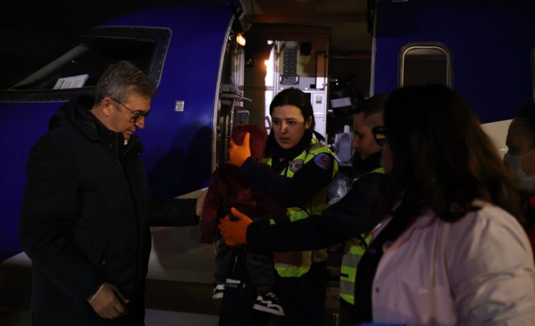 FAMILJA NË GAZA EVAKUOHET DREJT SHQIPËRISË/ Fëmija 1-vjeçar shtrohet në QSUT