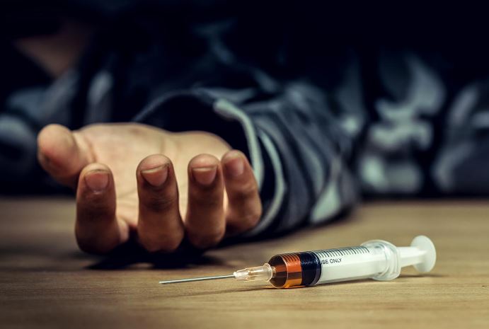E RËNDË/ Gjendet pa shenja jete 36-vjeçari në Durrës, dyshohet se humbi jetën nga overdoza