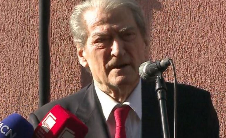 U PARAQIT NË SPAK/ Berisha: Të gjithë veglat e diktaturës përfundojnë në koshin e plehrave të shoqërisë dhe historisë