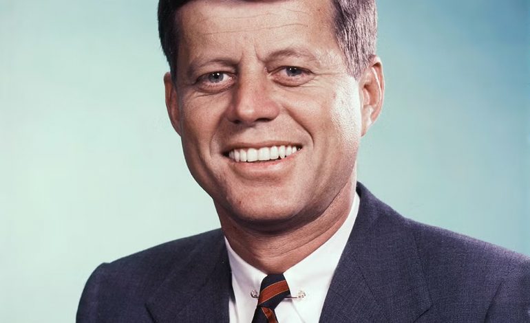 TRUMP NËNSHKRUAN URDHRIN/ Deklasifikohen dosjet për vrasjet e Kennedyt dhe Martin Luthern King