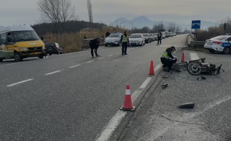 AKSIDENT NË AKSIN RRUGOR LEZHË-SHKODËR/ U përplas me fugonin, në gjendje të rëndë drejtuesi i motorit