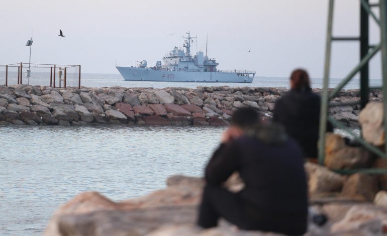 MARRËVESHJA SHQIPËRI-ITALI/ Anija me 49 emigrantë të paligjshëm mbërrin në Shëngjin