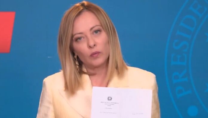 “NUK DO TË SHANTAZHOHEM”/ Meloni reagon pas vendosjes nën hetim: S’do të lejoj veten të trembem!