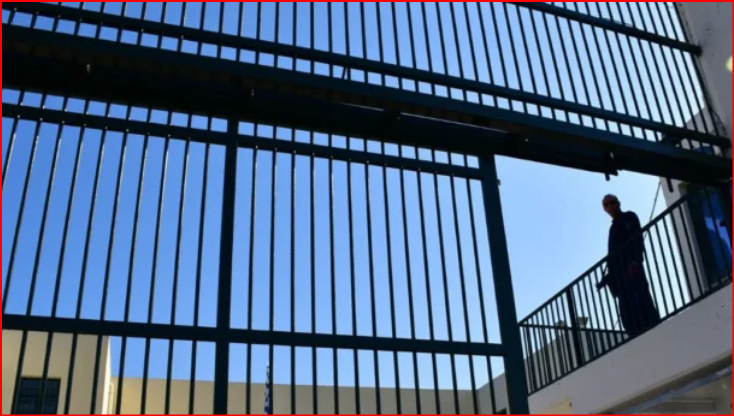 VRASJE DHE GRABITJE/ Arratisen dy shqiptarë nga burgu në Greqi, planin e thurën teksa ishin në…