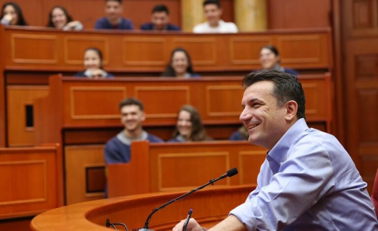 USHQIMI FALAS NË SHKOLLAT E TIRANËS/ Veliaj: Fëmijët me fillim të barabartë, njësoj siç kemi bërë…