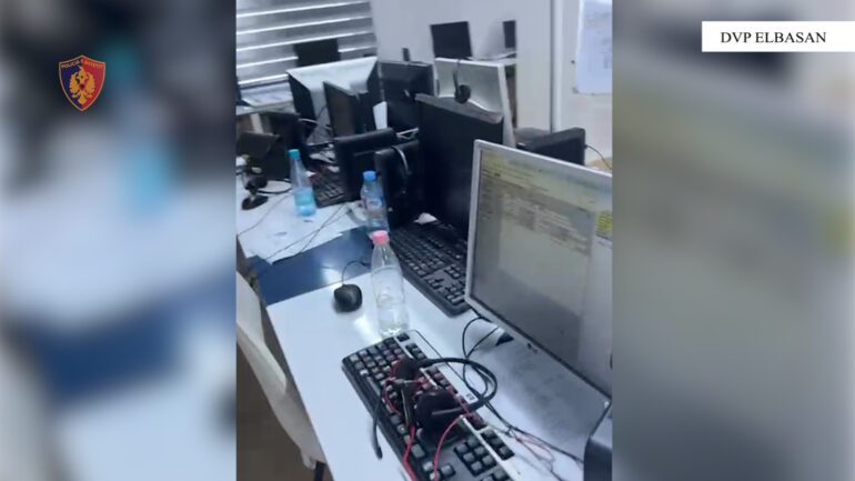 MASHTRONIN TË HUAJT TË INVESTONIN NË BURSA/ 13 të arrestuar në Elbasan, shpallet në kërkim administratori i Call Center-it
