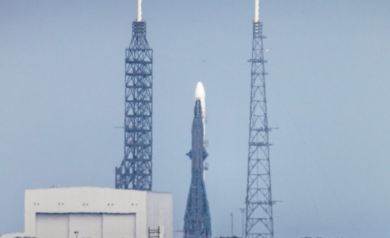 SHBA/ Blue Origin i Jeff Bezos dërgon raketën e parë në hapësirë dhe po përpiqet të arrijë SpaceX të Musk