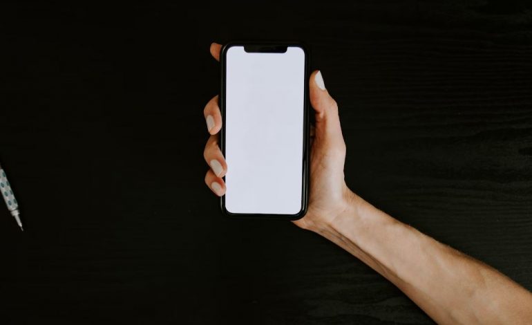 FSHIJENI NGA TELEFONI/ Virusi që përgjon pajisjet, ja aplikacionet që e përhapin atë