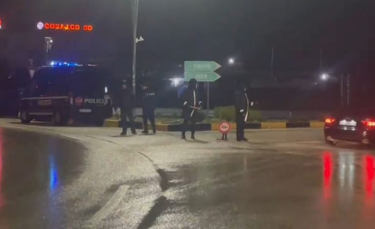 VRASJA ME ARMË ZJARRI NË VLORË/ Policia jep detaje: Viktimë një 30-vjeçar, u qëllua brenda makinës