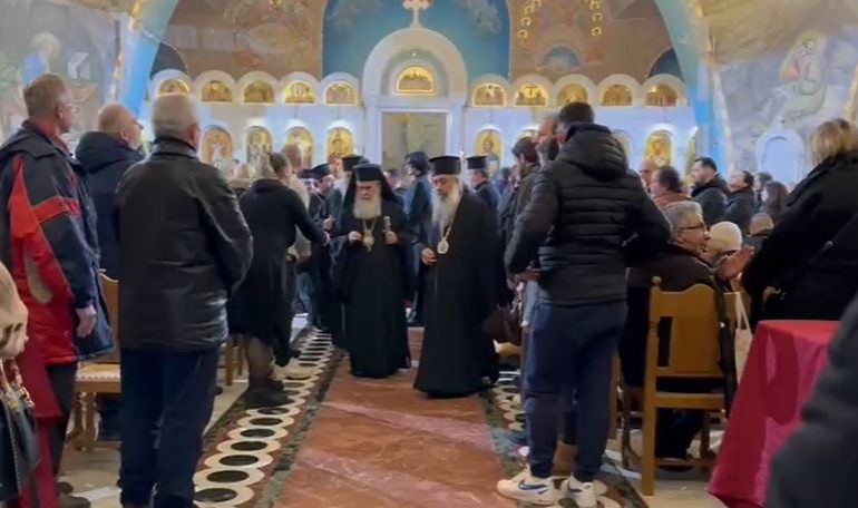 HOMAZHET PËR KRYEPESHKOPIN ANASTAS/ Mbërrin në Tiranë Patriarku i Jeruzalemit, Theofil