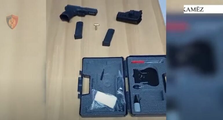 QËLLOI ME ARMË ZJATRI GJAT NJË KONFLIKTI/ Arrestohet 27-vjeçari në Kamëz