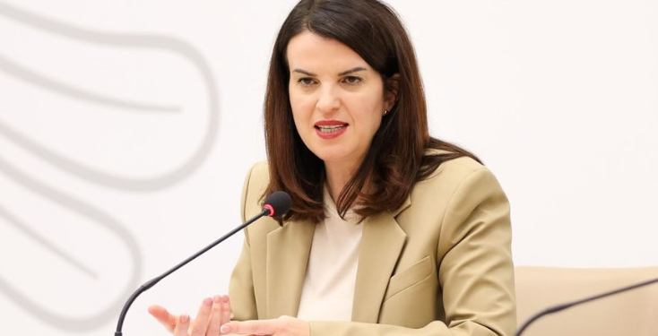 SITUATA ME VIROZAT/ Koçiu mbledh drejtuesit e strukturave shëndetësore: Vaksinimi, mënyra më efikase…
