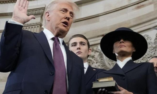 SHBA/ Momentet e veçanta të inaugurimit të Donald Trump! Harresë apo zgjedhje, presidenti u betua pa dorën në bibël