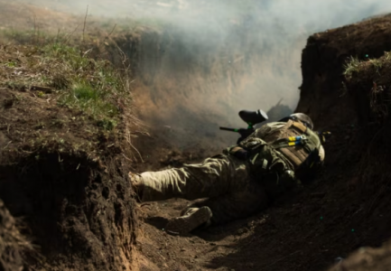 LUFTA NË UKRAINË/ Gratë e Kievit mes jetës civile dhe ushtarake