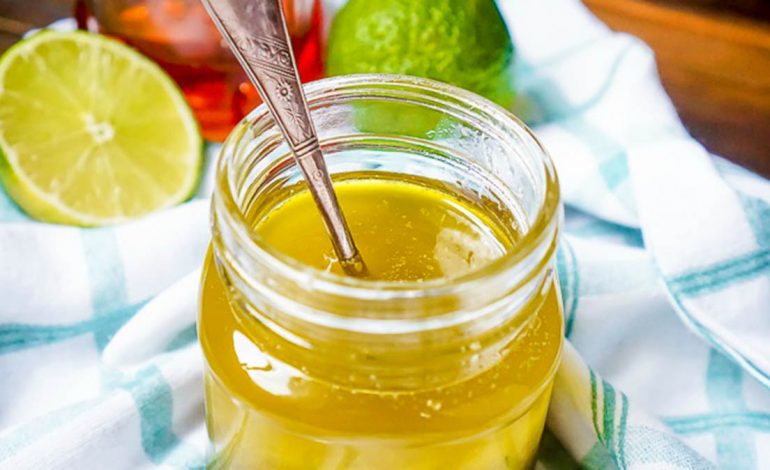 DO SHPËTONI! Mjaltë dhe limon jeshil, shurupi natyral kundër kollës