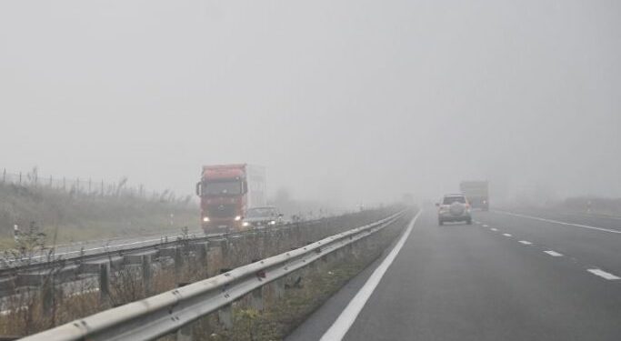 PROBLEME ME QARKULLIMIN E MJETEVE NË VERI TË VENDIT/ Ja akset ku mjegulla krijon vështirësi për shoferët
