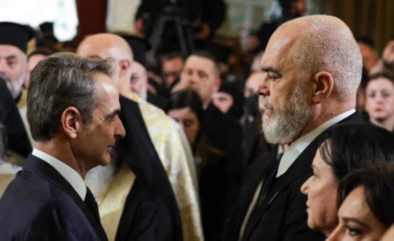 CEREMONIA E LAMTUMIRËS/ Mediat greke zbardhin takimin “kokë më kokë” mes Ramës dhe Mitsotakis