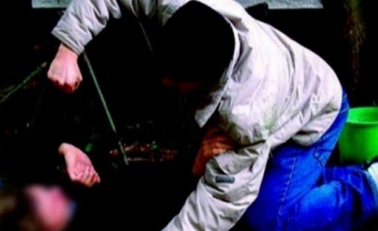 ÇFARË NDODHI? “Plas” sherri mes dy personave në Pogradec, shpallet në kërkim agresori