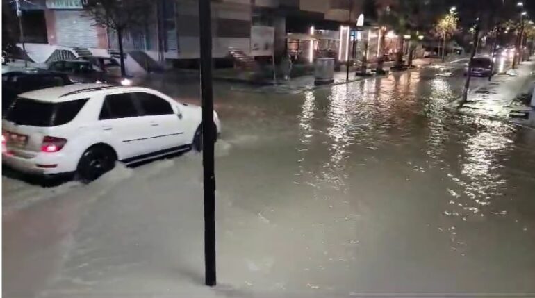 MOTI I KEQ NË VEND/ Emergjencat Civile: Akset kombëtare kalohen pa probleme. Priten…