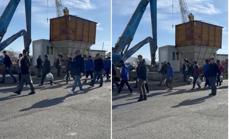 ME QESE TË MBUSHURA ME RROBA/ Zbresin nga anija italiane 49 emigrantët, pritet të akomodohen në kampin e Gjadrit