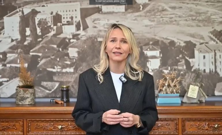 “BASHKIA E TIRANËS PO FSHEH PROVAT”/ Ristani i përgjigjet Berishës: Çdo shkresë ruhet në arkiv! PD ka punësuar një zonjë të rrijë te trotuari dhe…