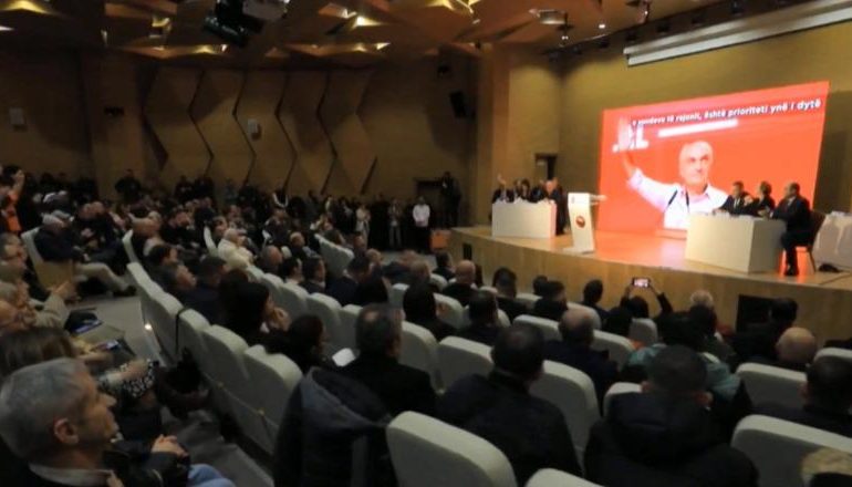 FLET NGA BURGU/ Meta: Ahmetaj i gatshëm të dëshmojë në gjykata ndërkombëtare për aferat e qeverisë! S’ më largon dot nga politika as Rama e as Dumani