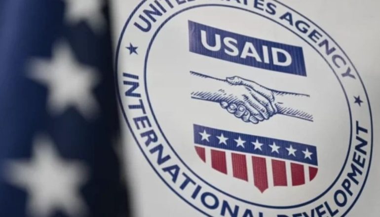 “TRUMP ËSHTË DAKORD QË AGJENSIA TË MBYLLET”/ Punonjësit e USAID marrin e-mail: Mos dilni në punë